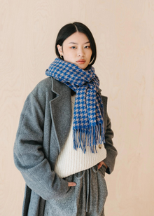  TBCo Lambswool Oversized Scarf in Slate Houndstooth