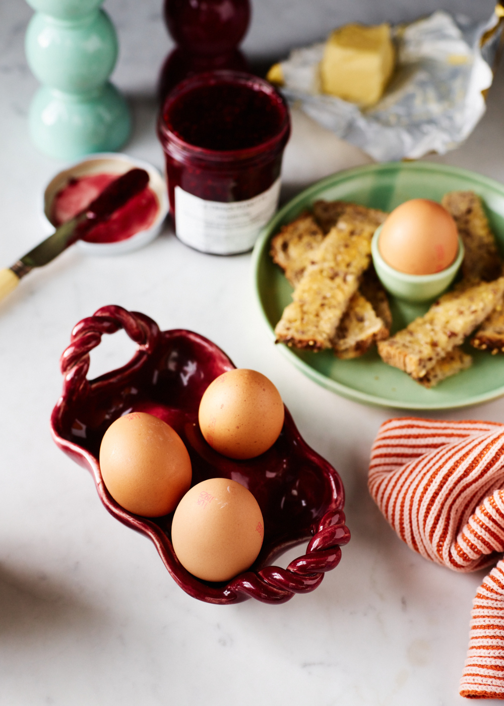 Ceramic Egg Tray in Burgundy