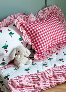  Evie & Skye Ruffled Raspberry Quilt & Pillow Set