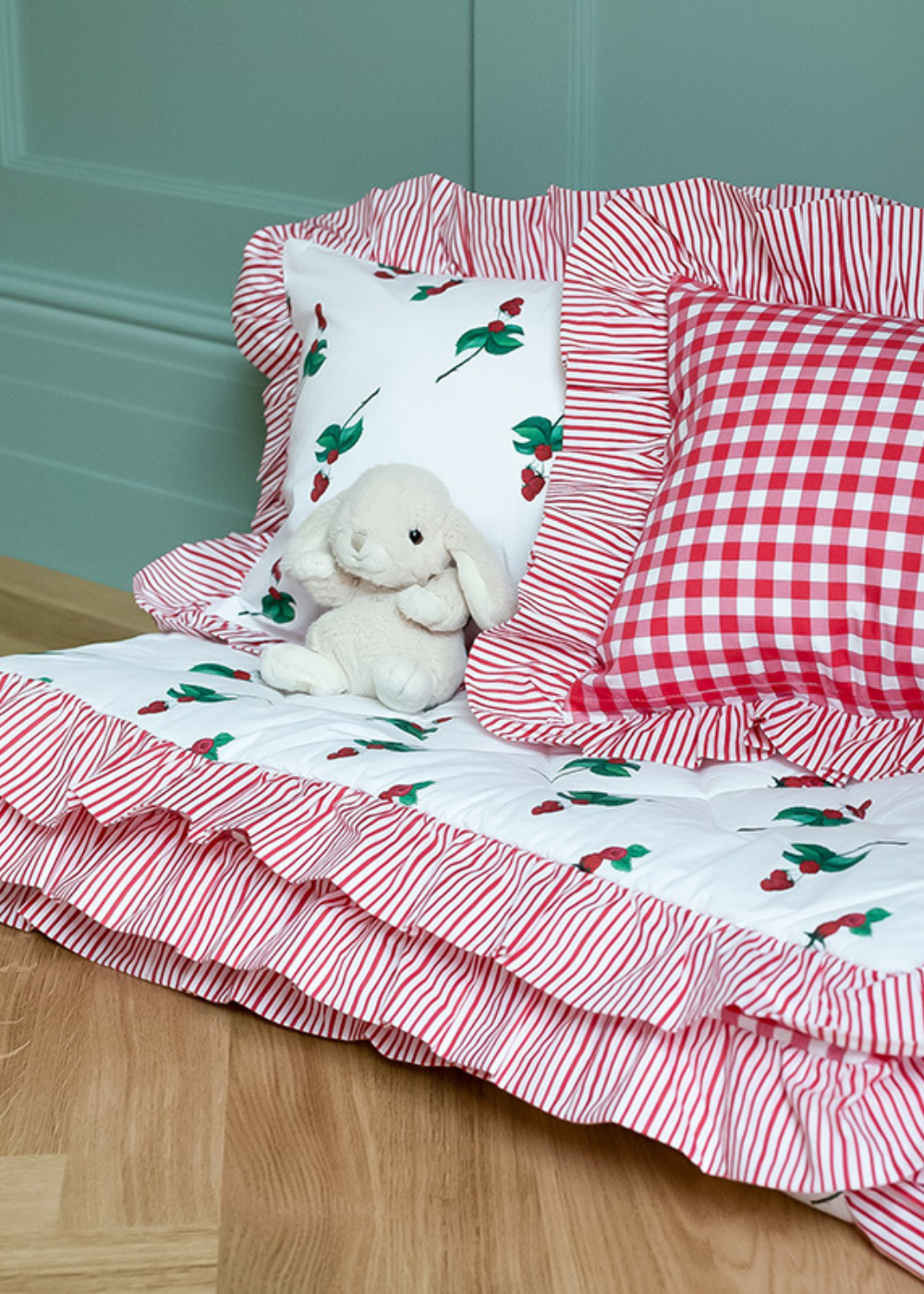 Evie &amp; Skye Ruffled Raspberry Quilt &amp; Pillow Set