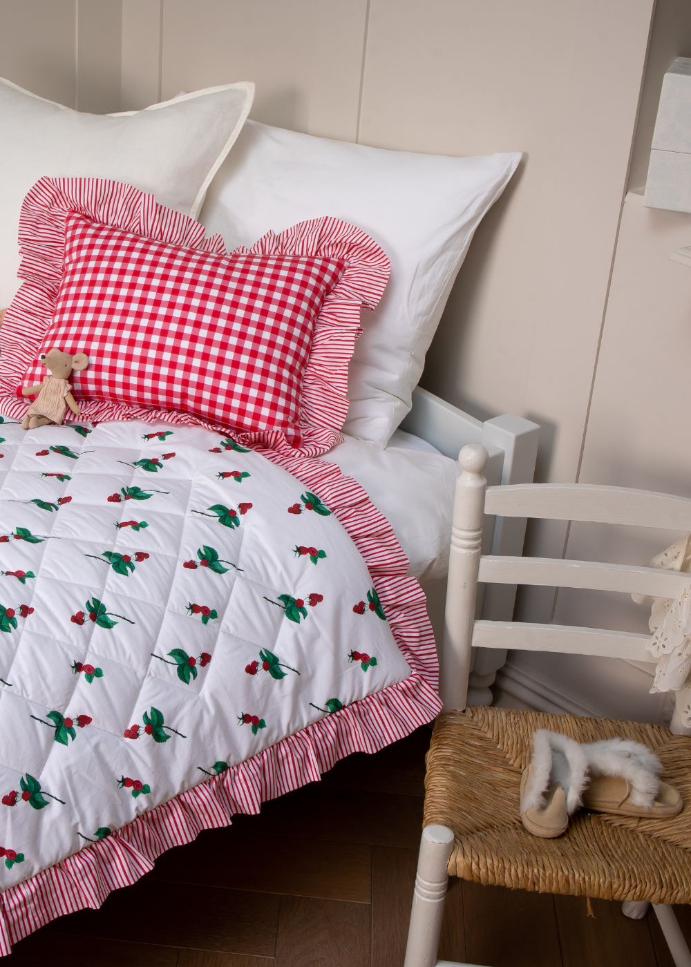 Evie & Skye Ruffled Raspberry Quilt & Pillow Set